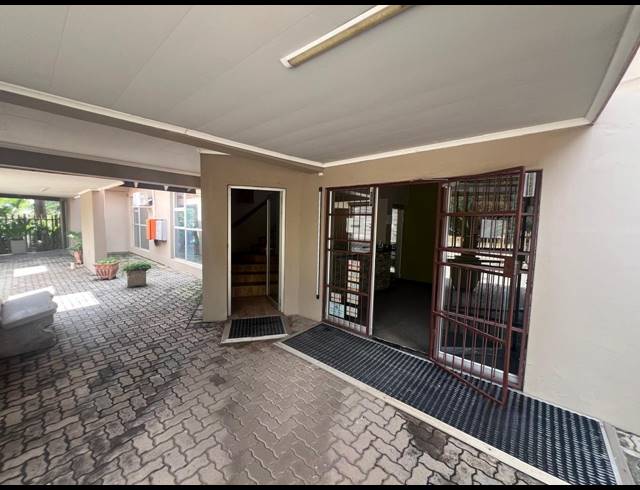 600M² OFFICE FOR SALE IN THREE RIVERS PROPER